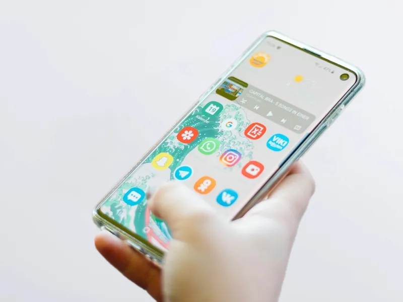 Samsung Galaxy A16 and Galaxy A17 handsets on a lilac product card against SwitchSquid brand purple, the mid-range contracts that lead cheapest phone deals UK September 2026