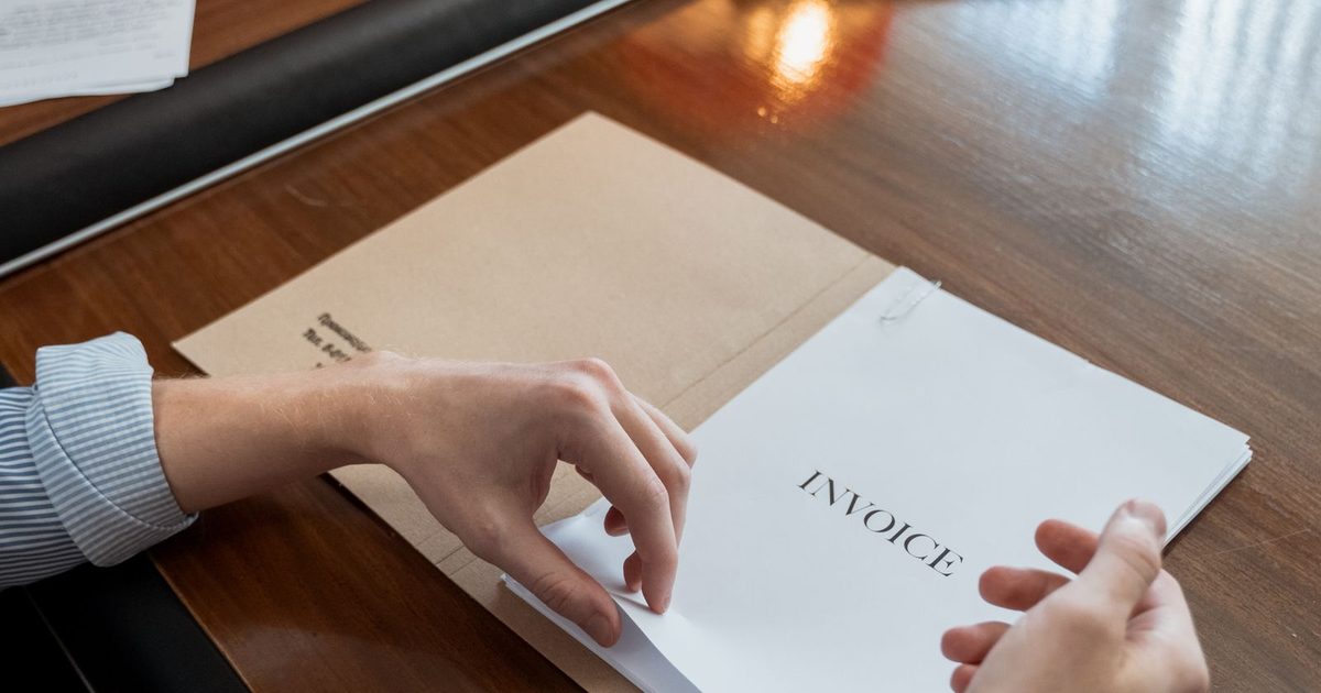 VAT on business energy October 2026: 20% vs 5% de minimis for SMEs