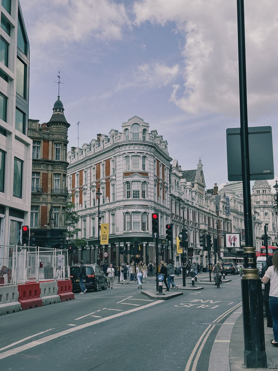 Compare broadband deals London, find the cheapest package at your address with Switch